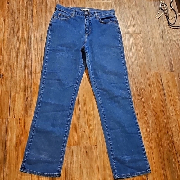 Womens Lee Relaxed Fit Medium Wash SZ 10 Long 32" inseam - Picture 1 of 4